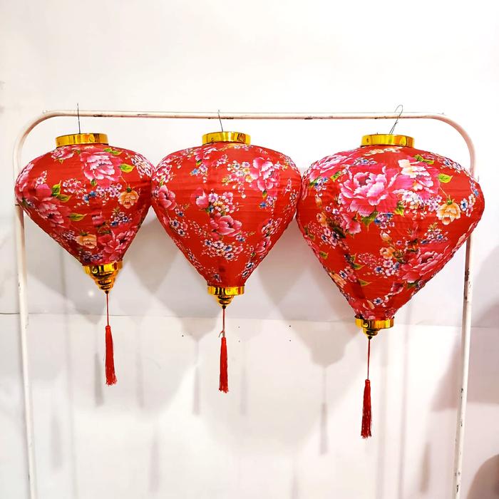 Gambar Lampion Kain Motif Vietnam Kerucut Dekor Lampion Imlek Outdoor VIETNAM - MOTIF MERAH, 16 inch SATUAN dari MadisonShop undefined Tokopedia