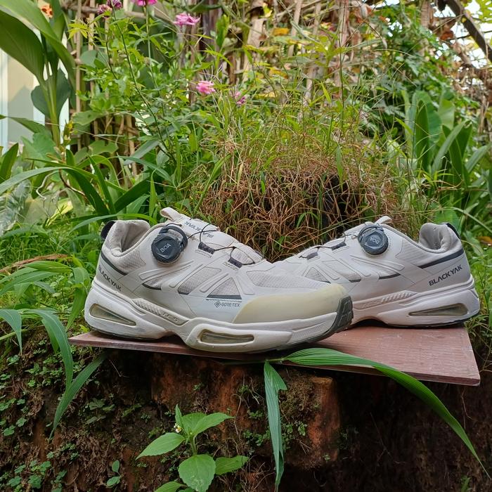 Gambar sepatu hiking waterproof 43 dari second Brand orginal undefined Tokopedia