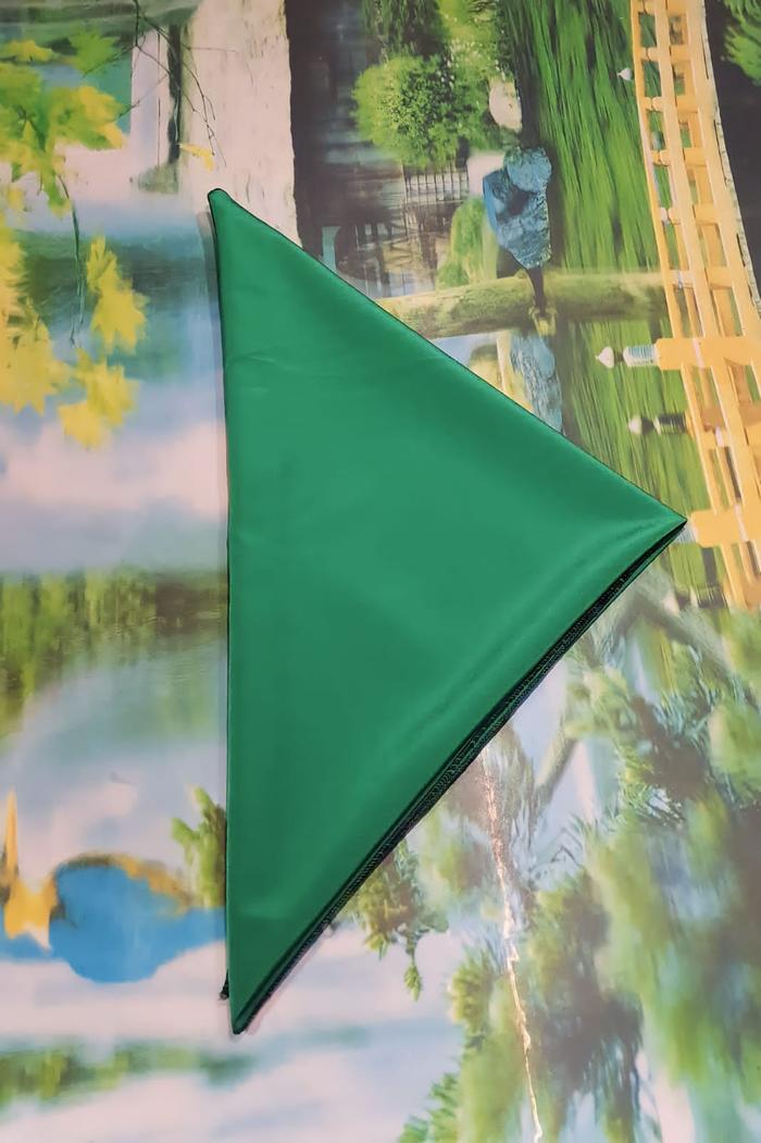 Gambar iket segi tiga slayer dewasa anak ubah suka suka (SS MERAH) - HIJAU POLOS, 100 X 75 CM dari ol shop jaya undefined Tokopedia