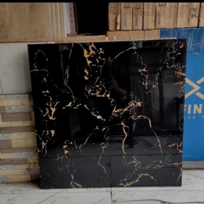 Gambar granit lantai hitam corak mas 80x80 torch glossy kw1 dari pt global stone undefined Tokopedia