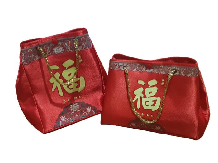 Gambar Tas Merah (FU) Tas Hadiah / Barang Imlek Bahan Satin Kilap - tipe garis, uk S dari AGCollectionShop_NEW undefined Tokopedia
