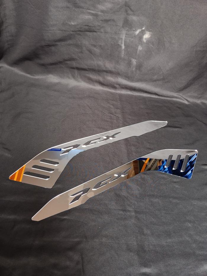 Gambar GARNISH AKSESORIS PCX 150 160 BODY MOTOR KNALPOT SPEEDOMETER STEP - SIDEDECK SILVER dari NH MOTOSHOP undefined Tokopedia