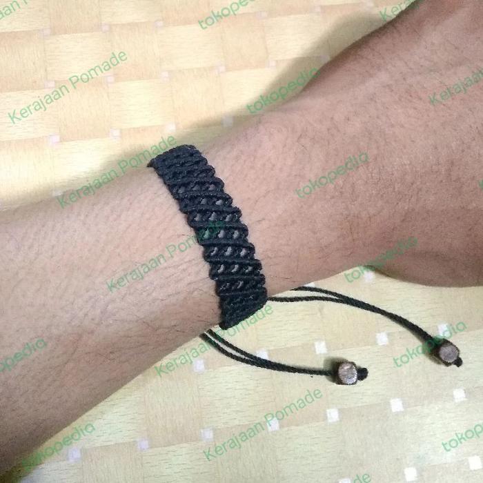 Gambar Gelang Tali Gelang Rajut Gelang Handmade pria wanita Keren Murah - Hitam dari Raja Gelang Tali undefined Tokopedia