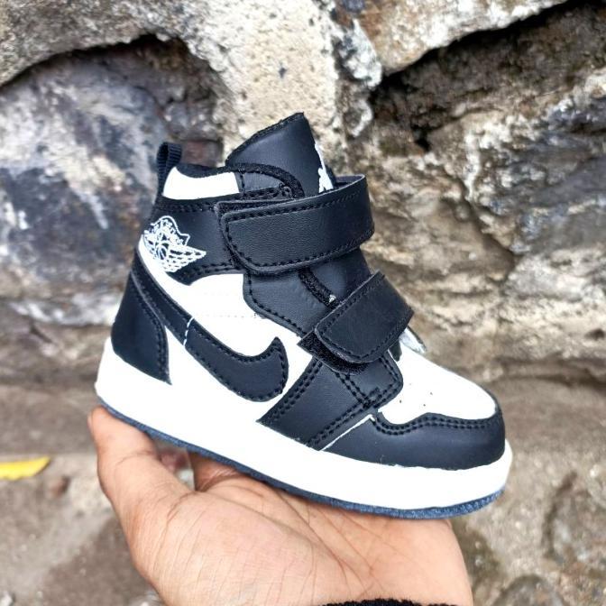 Sepatu Basket Nike Jordan 28 High 13+ Thousand Air Jordan Logo