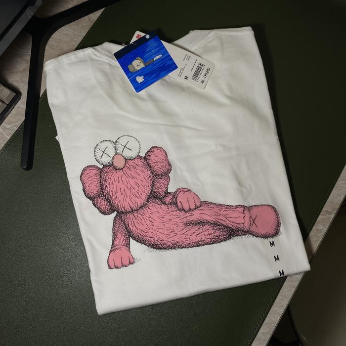Gambar Uniqlo x Kaws Tshirt White "Kaws Iconic" dari WODKAMARKET undefined Tokopedia