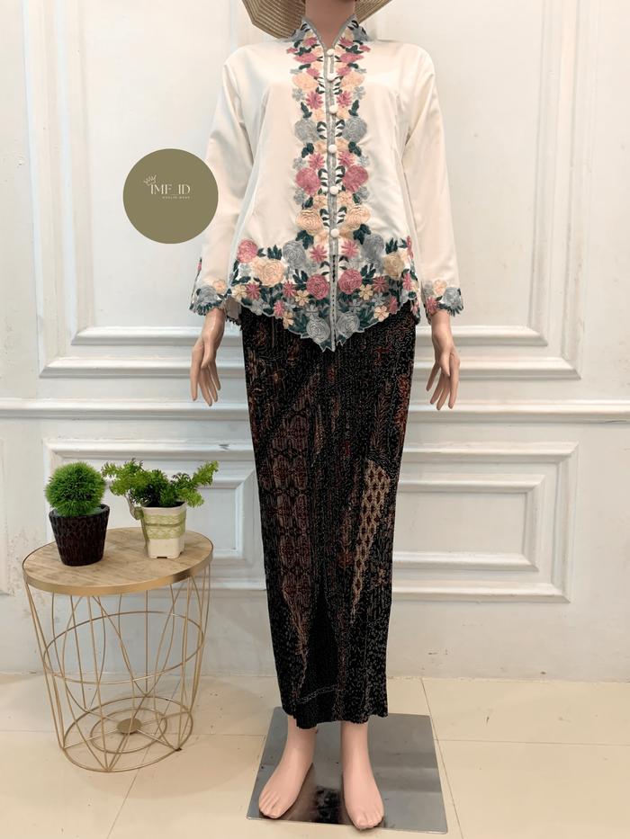 Gambar Kebaya Encim Bordir Motif Bunga Tangan Panjang Katun Mikro Premium - Putih, XXL dari IMF_ID undefined Tokopedia