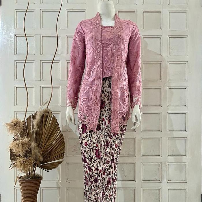 Gambar SETELAN KEBAYA TILE KUTU BARU/KEBAYA MODERN/KEBAYA KONDANGAN - Dusty pink, XL dari Zafirah kebaya undefined Tokopedia