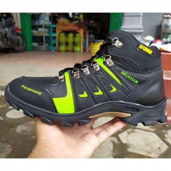 Gambar sepatu paramount hiking - sepatu gunung boot beckham -  Hitam hijau, 39 dari Bevallig Official undefined Tokopedia