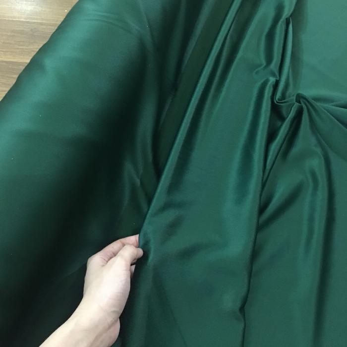 Gambar Bahan Kain Satin Velvet Polos Warna Emerald Green Hijau Tua - Forest green dari Bahan Kebaya_NEW undefined Tokopedia