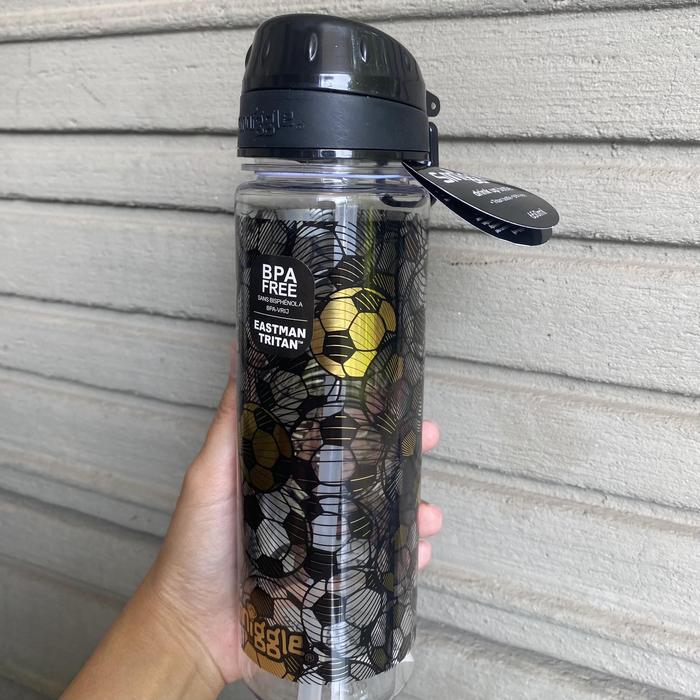 Gambar Botol Minum + Sedotan Smiggle (650 ml) - Soccer Black dari Kios Pingu undefined Tokopedia