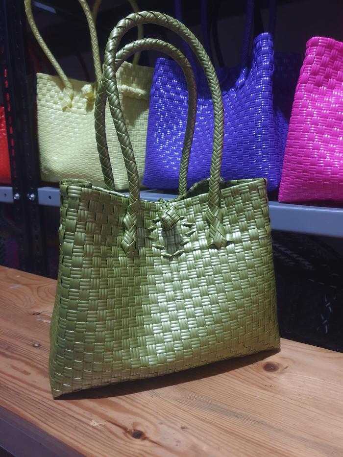 Gambar Petty M Metalic Premium | Tas Anyaman Plastik - Variant 1 dari Beebeeonlineshop undefined Tokopedia