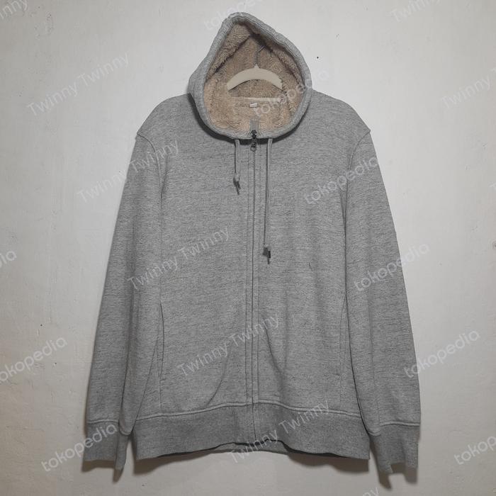 Gambar Preloved Jaket Sherpa UNIQLO Original Branded LD 120 Pria Wanita dari Twinny Twinny undefined Tokopedia