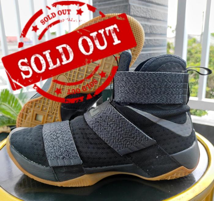 Gambar Sepatu basket original Nike Lebron Soldier 10 Black Gum Size 46 dari ESABsneakers undefined Tokopedia