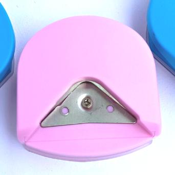 Gambar Round corner cutter pemotong sudut kertas alat pembuat sudut craft - Pink dari littlehappiness.sby undefined Tokopedia