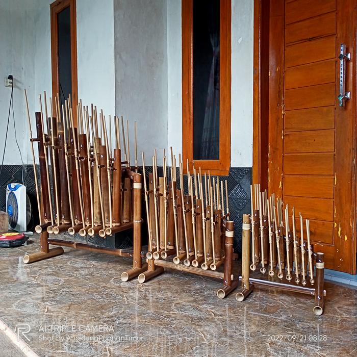 Gambar Angklung sarinande 8 nada 3 oktaf (di pisah) bambu putih, jumlah 3 set - Hitam dari Angklung Priangan Timur undefined Tokopedia