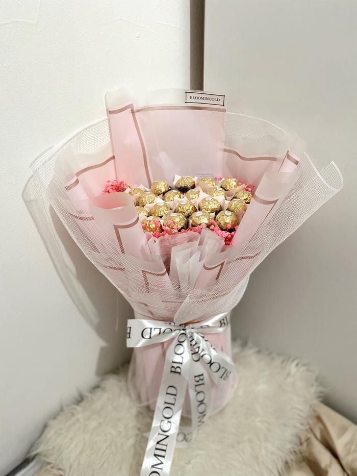 Gambar Cella Bouquet - VALENTINE BUNGA FERRERO COKLAT dari BLOOMINGOLD undefined Tokopedia