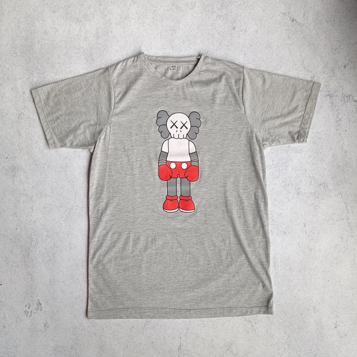 Gambar T-SHIRT / KAOS UNIQLO x KAWS second dari needyourstuff undefined Tokopedia