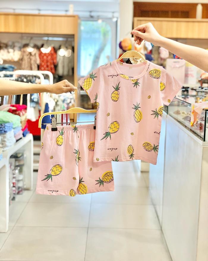 Gambar Piyama Anak S/s Full Print Pineapple - Macadamia Little Glamz dari Macadamia Little Glamz undefined Tokopedia