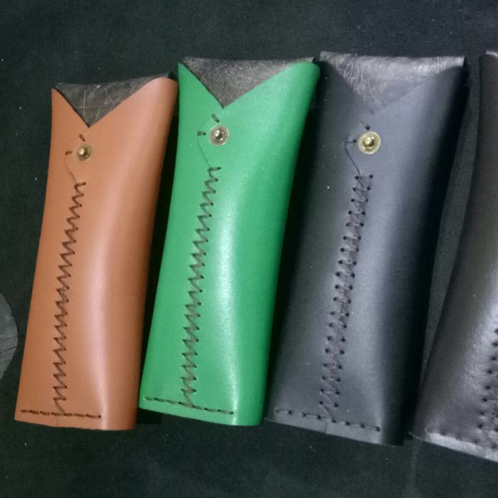 Gambar dompet kacamata kulit handmade - leather pouch glasses Tali kalung - Hijau dari Alergimesin undefined Tokopedia