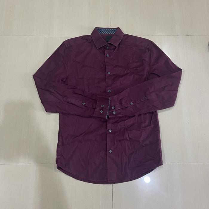 Gambar Kemeja H&M slim fit easy-iron original - Maroon, S dari tokothriftbth undefined Tokopedia