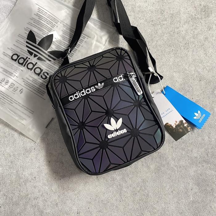 Gambar Tas Slinbag Pria & Wanita Adidas Issey Miyake Original Reflective New Selempang Slingbag Hitam - Reflective dari AUTHENTIC Official Shop undefined Tokopedia