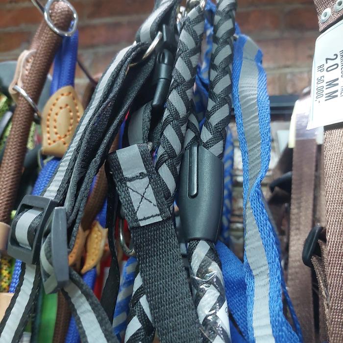 Gambar HARNESS GLOW IN THE DARK/ TALI TUNTUN ANJING/ 115 CM - Hitam dari Petlove Center undefined Tokopedia
