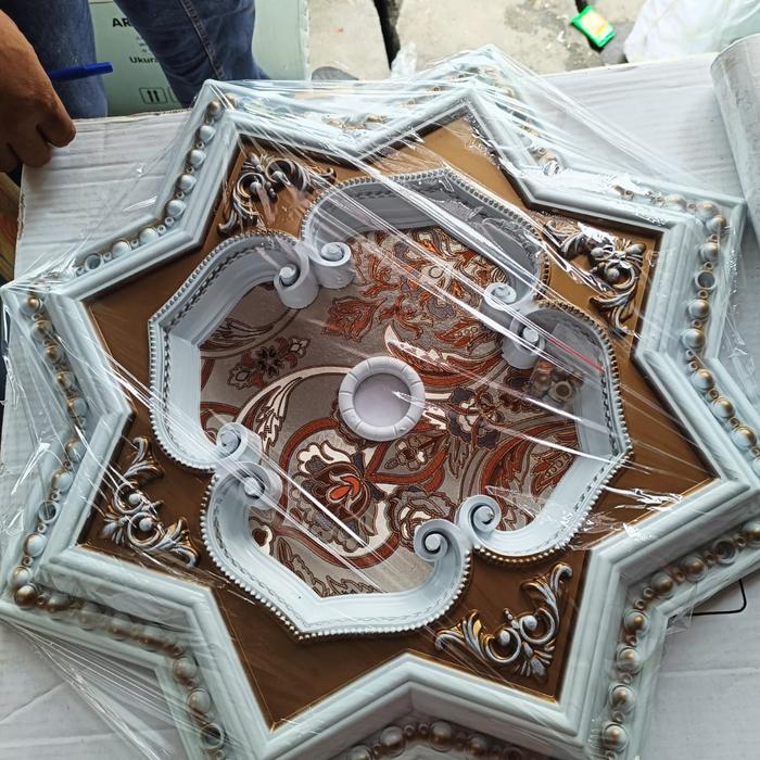 Gambar Ornamen Lampu Plafon PVC 60 cm x 60 cm Fitting Lampu Mewah Murah - varian 2# dari Maysawallpaper undefined Tokopedia