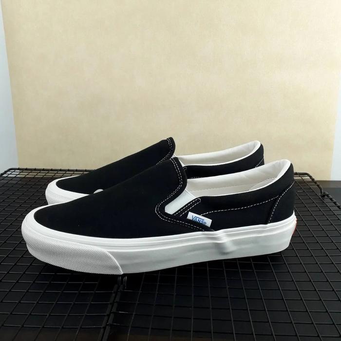 Jual Vans Slip On Vault OG SS 16 Black White Original 42 Kota - Main Image