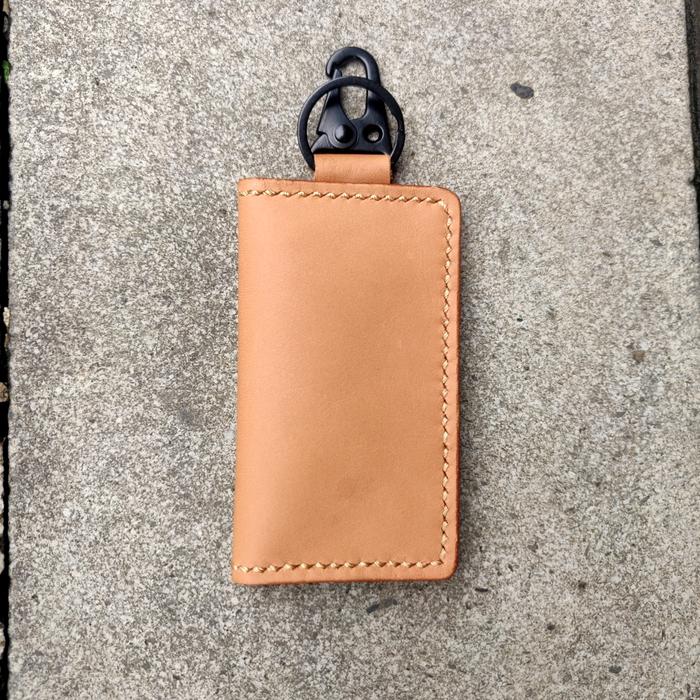 Gambar Gantungan kunci mobil / Dompet STNK kulit asli + carabiner Pria - Coklat Muda dari Jagoanelite Sport undefined Tokopedia