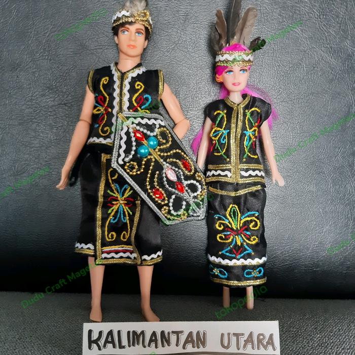 Gambar Baju adat Kalimantan utara lengkap dengan boneka dari Dudu Craft Magetan undefined Tokopedia