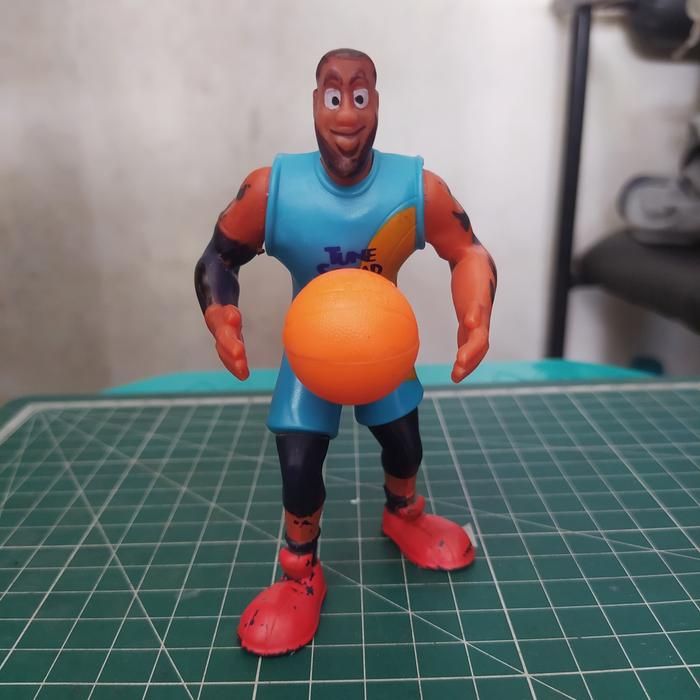 Gambar Figure Road Runner Space Jam Tune Squad Looney Tunes McD - Le Bron James dari 8CM Toys undefined Tokopedia