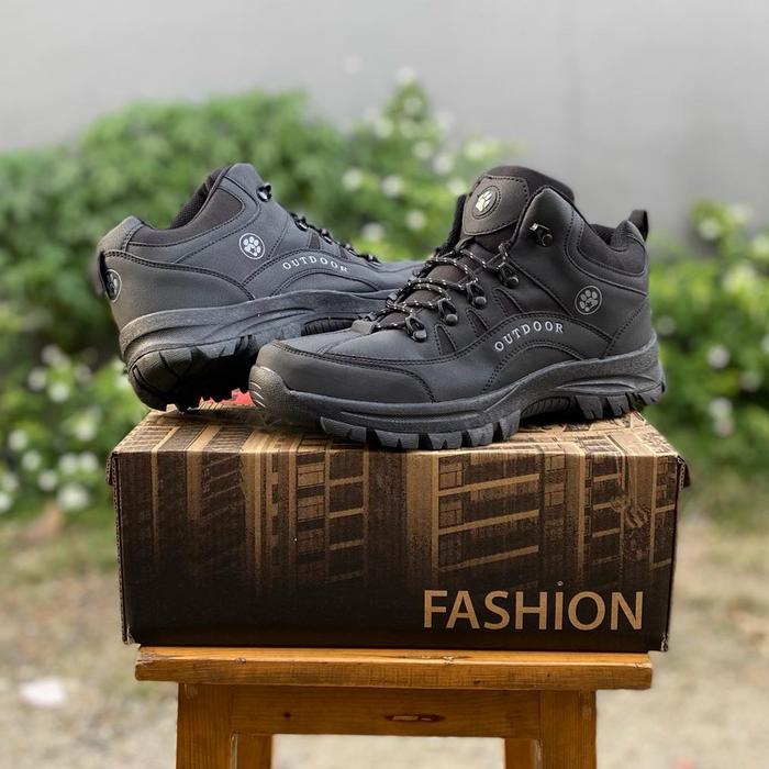 Gambar Sepatu Gunung Pria Arei Outdoorgear Sepatu Hiking Pria Sepatu Outdoor - Black, 42 dari NISA_SPORT undefined Tokopedia