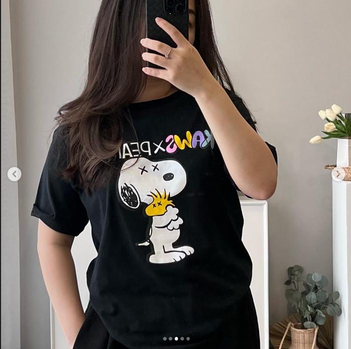Gambar KAOS SNOOPY KAWS PEANUT DUSTY ROSE BLUE BLACK BEIGE BAJU TSHIRT TUMBLR - Hitam, allsize dari elhx store undefined Tokopedia