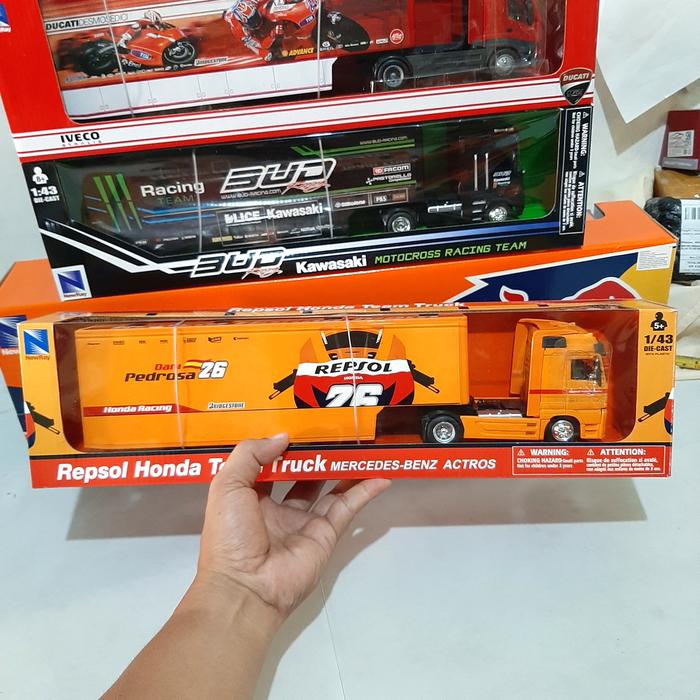 Gambar Diecast Miniatur Truk Kontainer Livery Motogp Team DIE-CAST Truck 1:43 - Ducati Team dari D'ndra Toys undefined 5 Tokopedia