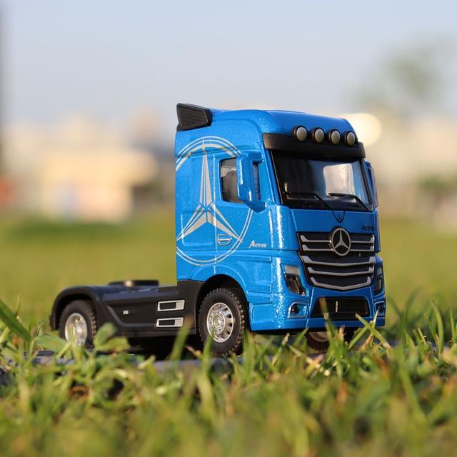 Gambar Diecast Truk Mercedes Benz Actros Mainan Truck Koleksi Skala 1:50 - Biru dari Primes id undefined Tokopedia