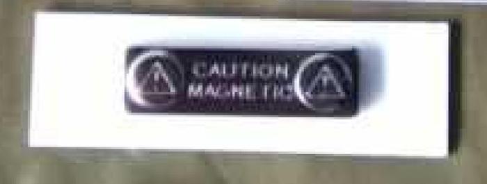 Gambar nama dada akrilik/nametag akrilik, ukuran khusus 2.5 x 8cm - Magnet dari Nusantara Elok undefined Tokopedia