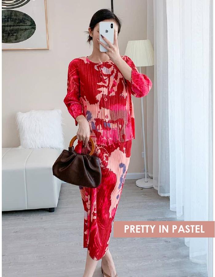 Gambar Premium Pleats Set Abstract Pattern (Long sleeves blouse + Midi Skirt) Baju Wanita Setelan Motif - Red dari Prettyinpastel28 Kota Administrasi Jakarta Selatan Tokopedia