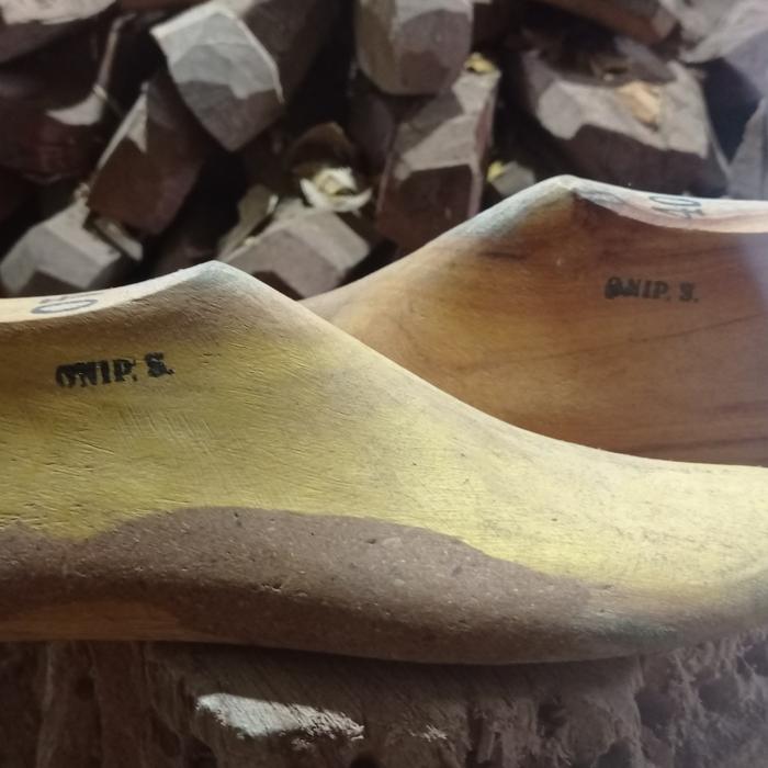 Gambar Shoelast kayu sepatu ( list, cetakan, sulast ) dari Rtewan1 undefined Tokopedia