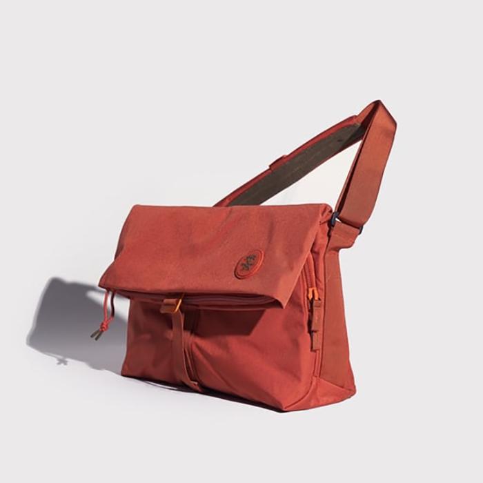 Promo CRUMPLER MESSENGER BAG MONTH ON MONTH ROYAL BLUE Kota