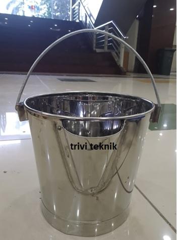 Gambar stainless steel bucket,ember timba sus stenlis minyak bbm spbu - volum5ltrcorong dari triviteknik sejahtera undefined Tokopedia