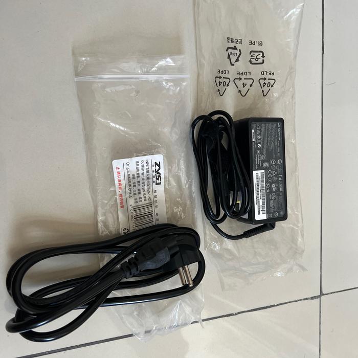 Gambar Adapter charger original Lenovo idea pad 20v 2,25A dari Gracia1203 undefined Tokopedia