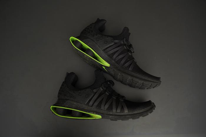 nike shox gravity luxe