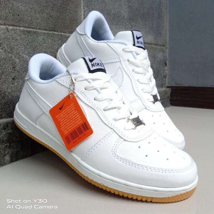 Gambar sepatu putih sneakers putih pria wanita 39 40 41 42 43 olahraga sport - Putih, 42 dari hdk barokah sepatu undefined Tokopedia