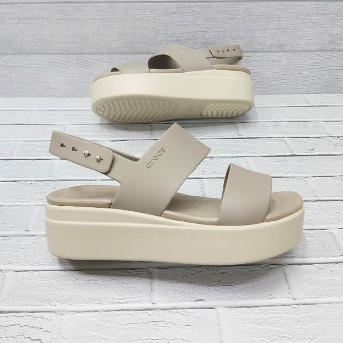 Gambar Sandal Wanita Crocs Brooklyn Low Wedges Original - Cream, W5 dari Scarpa Shops undefined Tokopedia