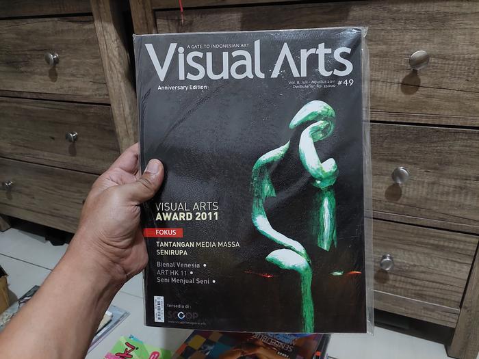 Gambar Majalah Seni Rupa Visual Arts - A Gate To Indonesian Art - JUL/AGUS 2011 dari Halaman Ganjil Bandung undefined Tokopedia