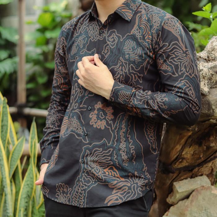Gambar BatikBule Kemeja Batik Slimfit Couple Ayah Anak Warna Full Hitam - Ayah pendek, Kain 1 Meter dari Batik Bule undefined Tokopedia