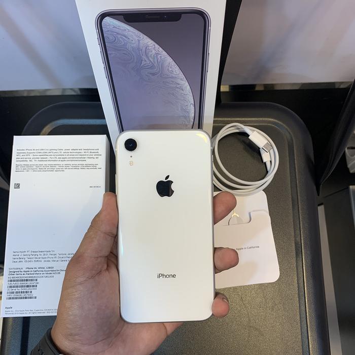 seraph様限定 iPhone XR 128GB white（iPhone XR 128GB White (SIM  