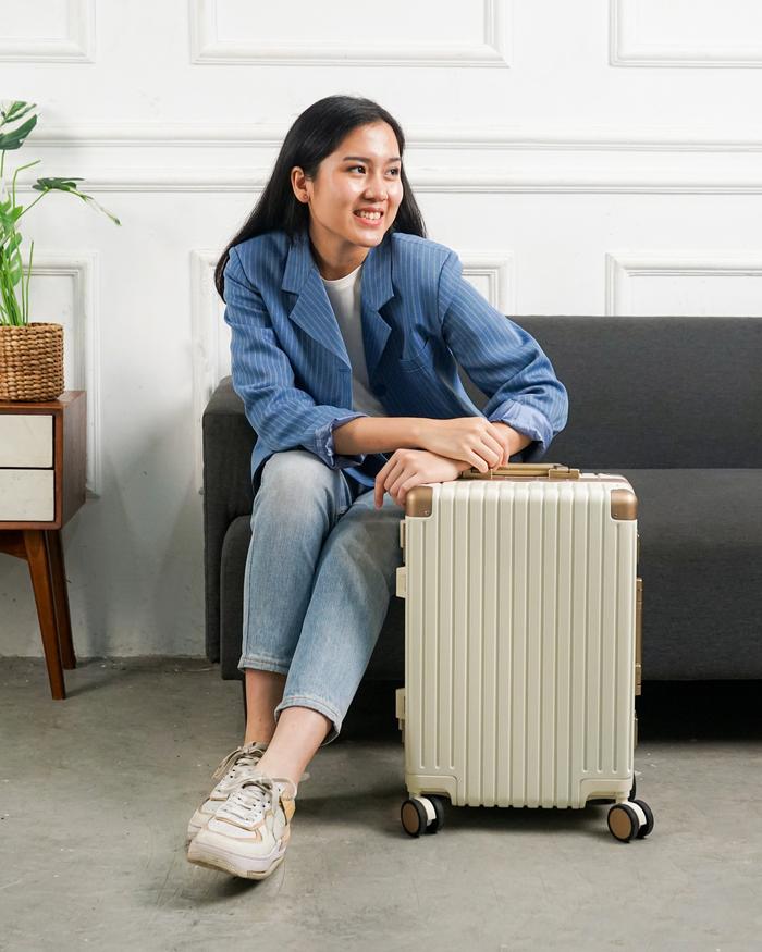 Gambar Koper Roger A004 Cabin 20&24 Inch Size Bagasi TSA Lock Aluminium Frame - Putih Emas, 20Inch dari Roger Luggage Official undefined Tokopedia