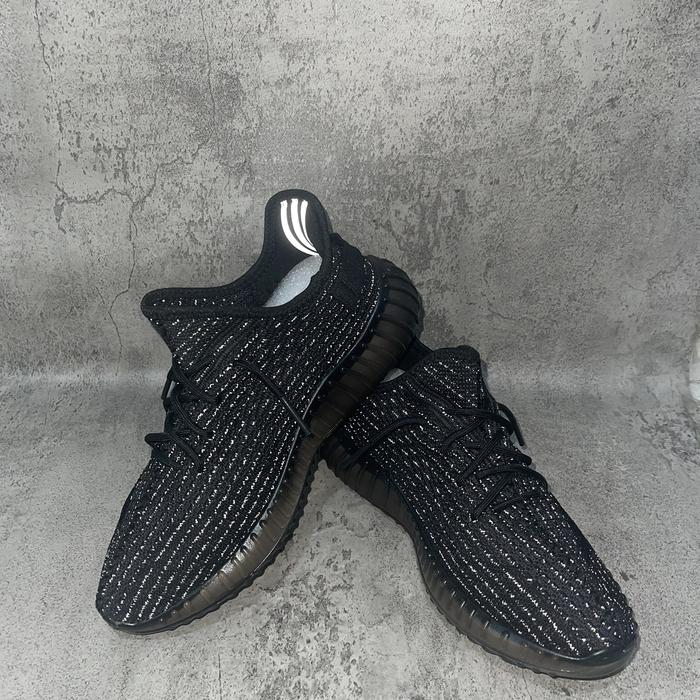 Gambar Sepatu Yeezy Black Reflective Non-Original No Box Size 42 dari tokogudangid undefined Tokopedia