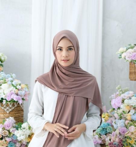 Gambar Albata Hijab - Izzy Square Instant Jersey - Hijab Instan - Izzy Hazelnut dari Albata Hijab Tangerang undefined Tokopedia